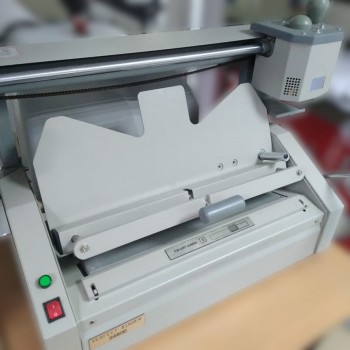 Термоклеевая машина Vector S460D Б/У Термоклеевая машина Vector S460D Б/У